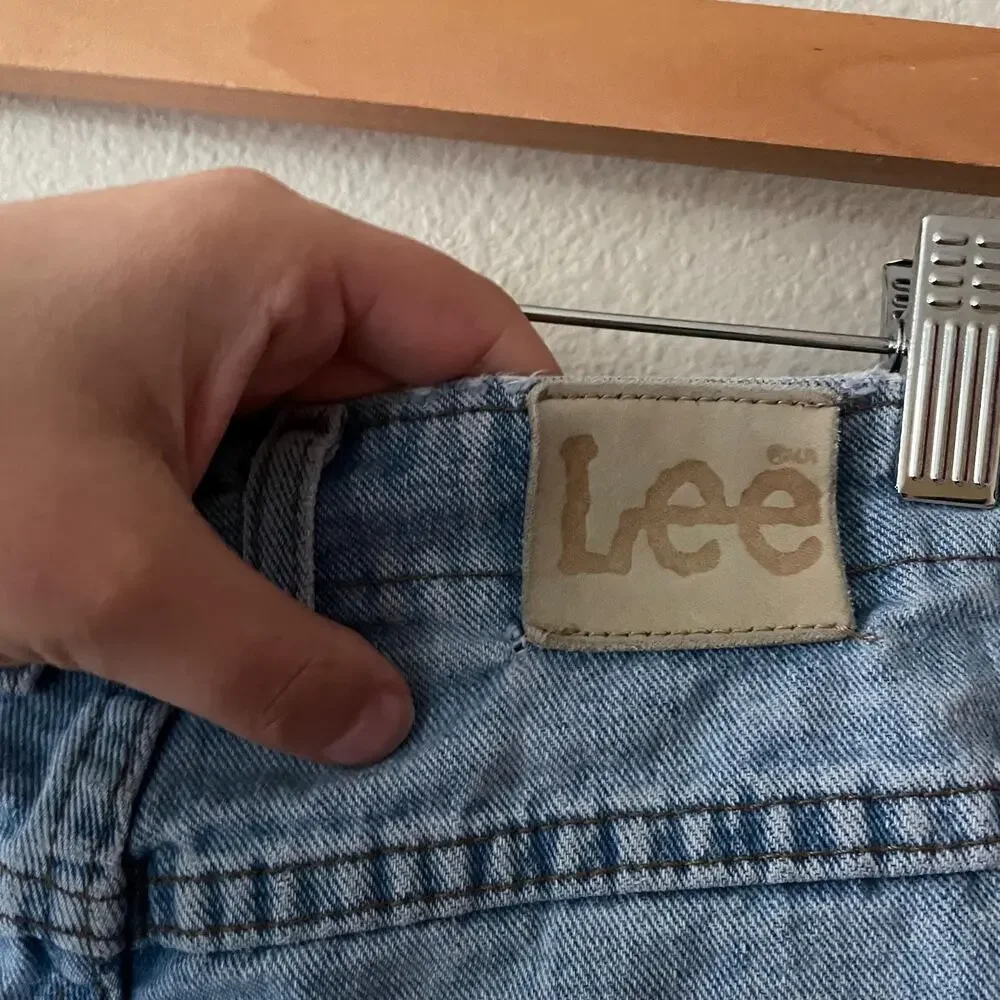 90s vintage LEE long denim shorts light wash baggy mom jean shorts